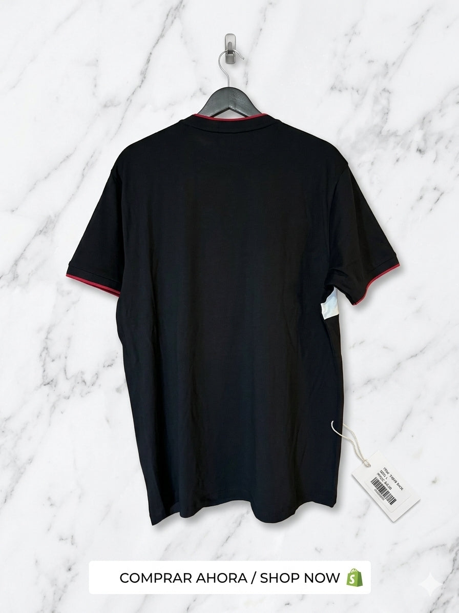 Camiseta Kenneth Cole New York con Bloques de Color y Ribete Rojo