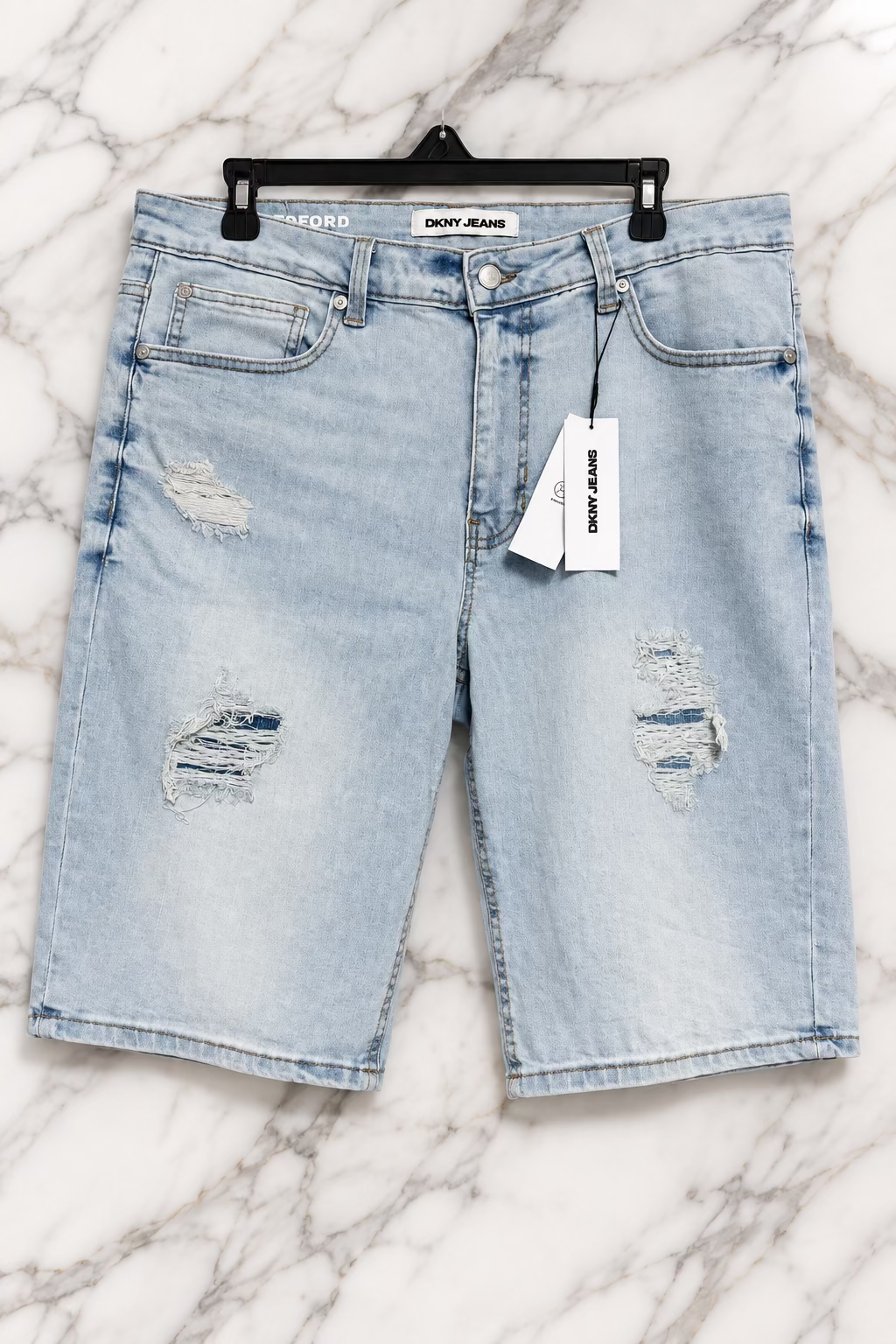 Shorts de Mezclilla DKNY Jeans con Detalles Destruidos para Hombre