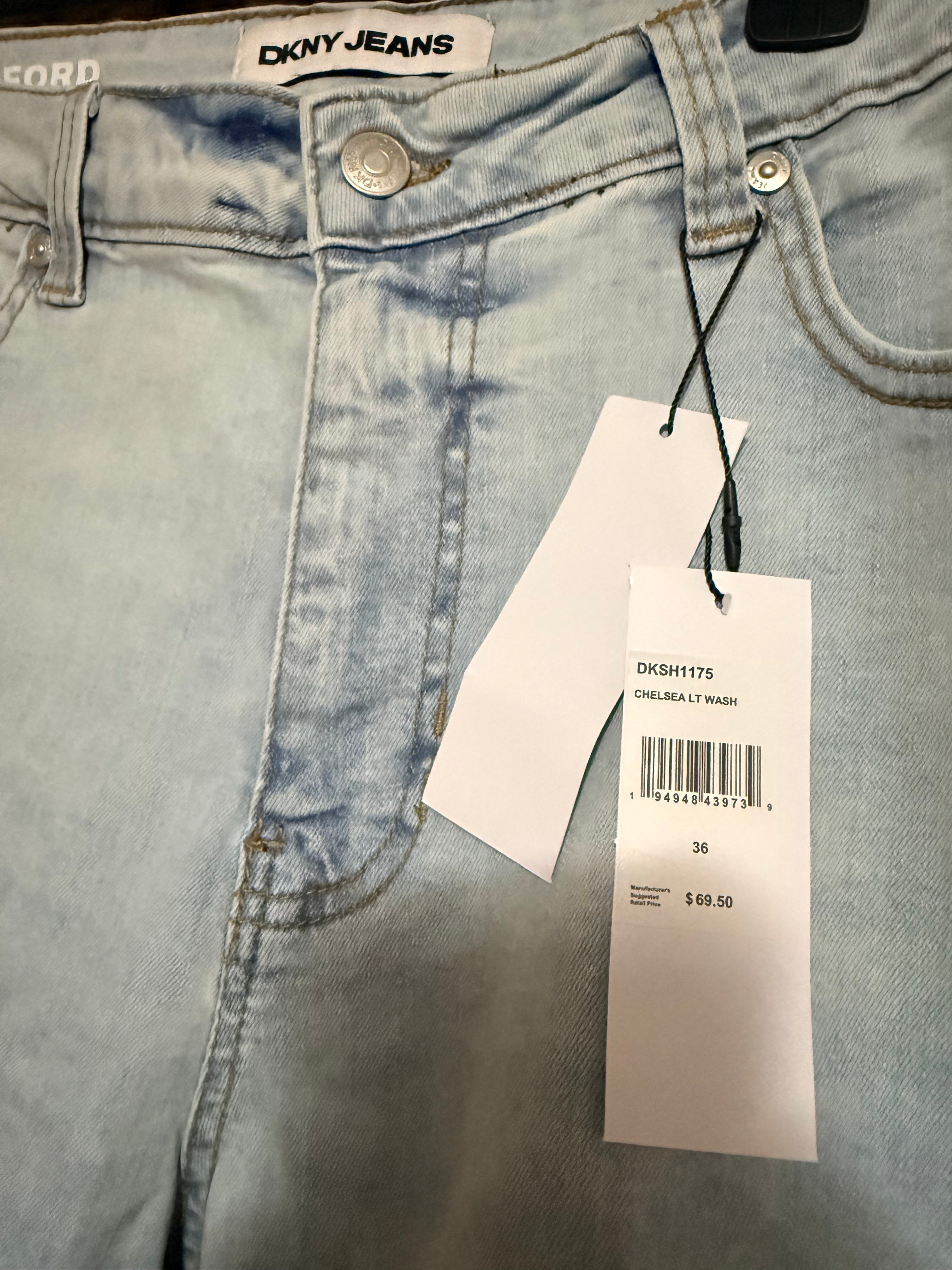 Shorts de Mezclilla DKNY Jeans con Detalles Destruidos para Hombre