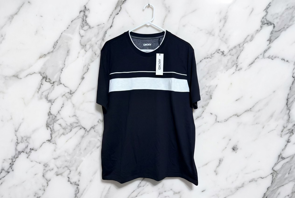 Camiseta DKNY de Manga Corta para Hombre – Negra con Franja Blanca Central