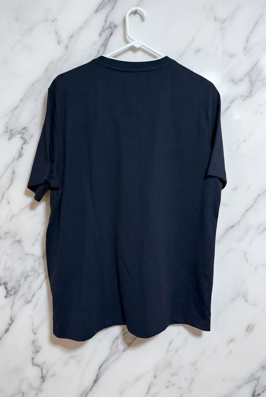 Camiseta DKNY de Manga Corta para Hombre – Negra con Franja Blanca Central