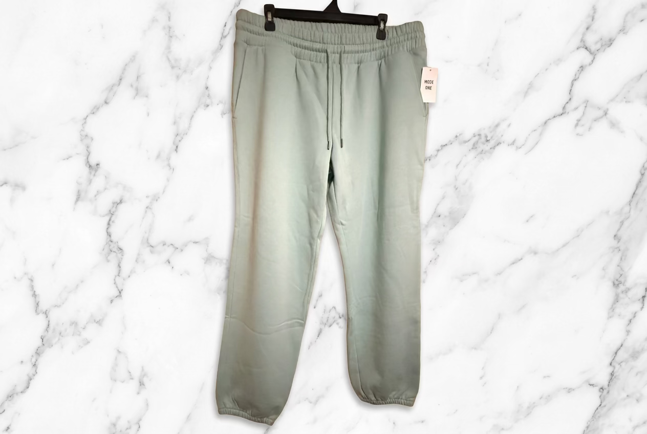 Pantalón de Buzo Sage Green con Cordón Ajustable – Mode of One