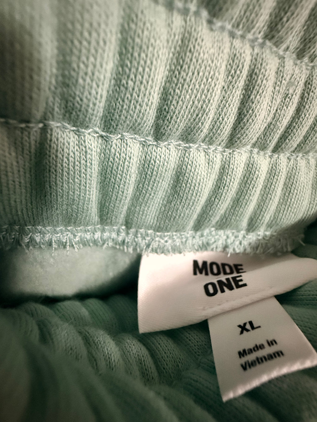 Pantalón de Buzo Sage Green con Cordón Ajustable – Mode of One