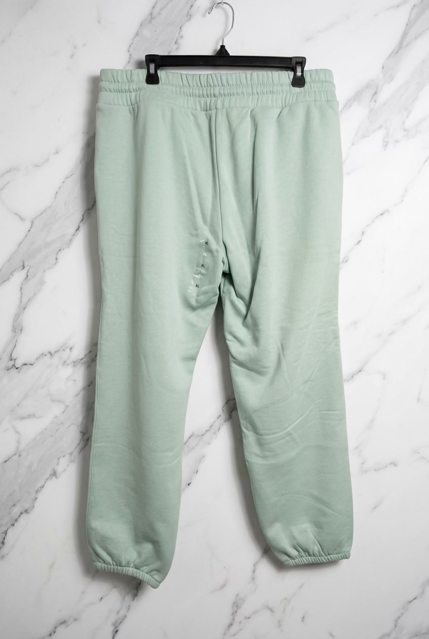Pantalón de Buzo Sage Green con Cordón Ajustable – Mode of One