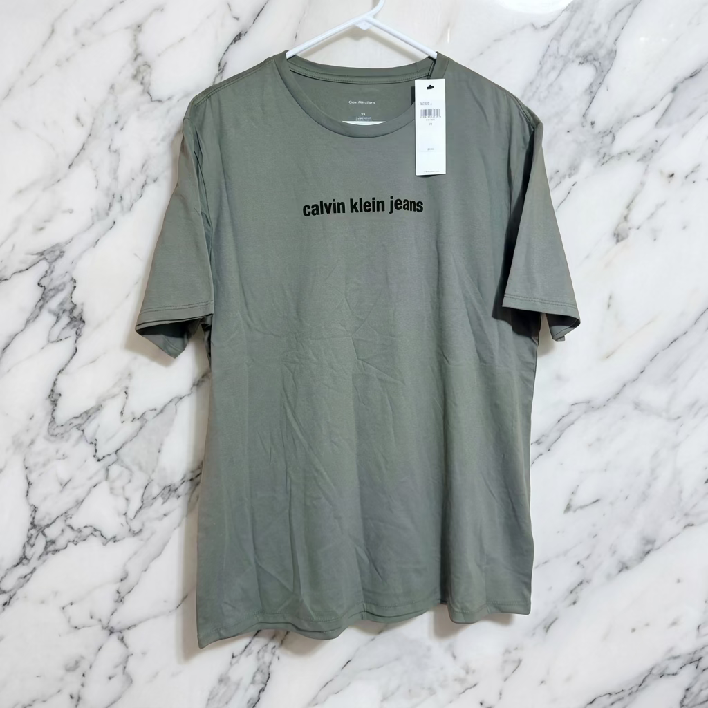 Playera Calvin Klein Jeans Clásica con Logo – Verde Olivo