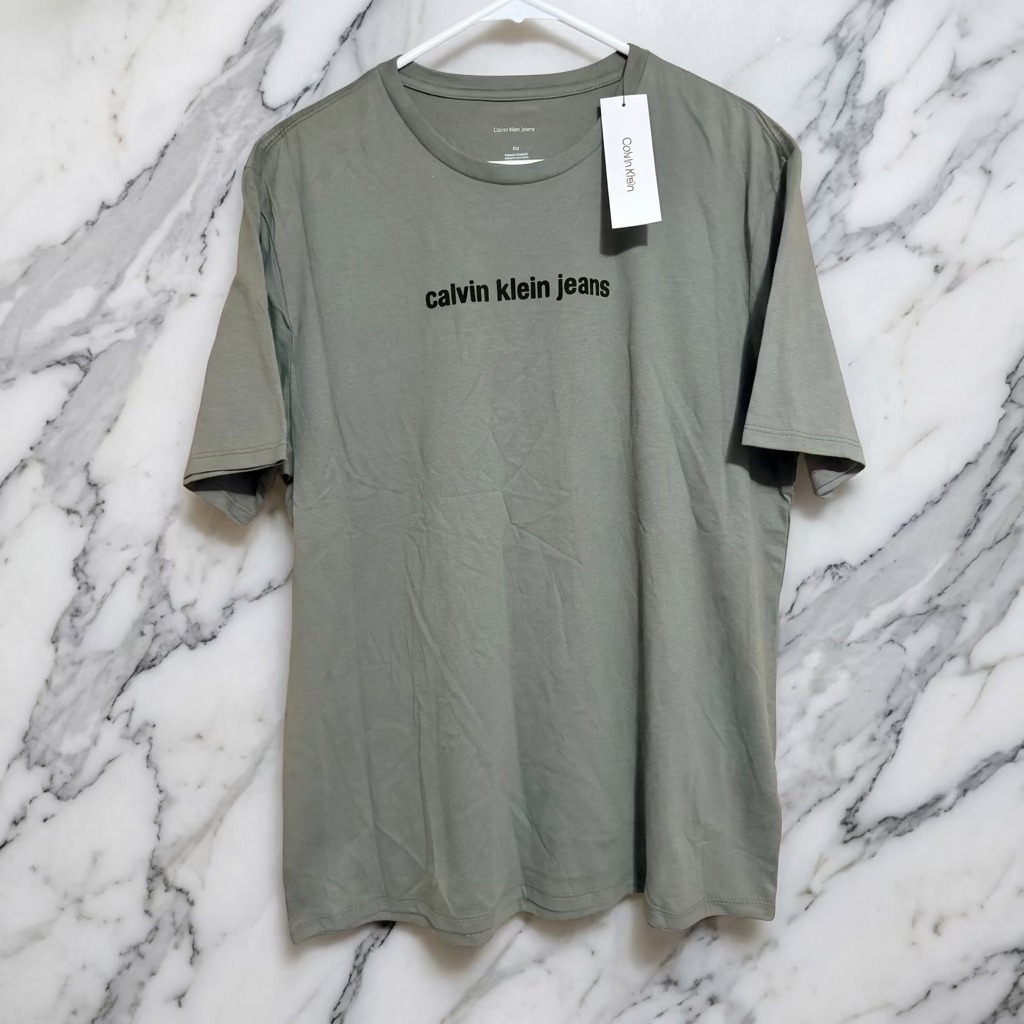 Playera Calvin Klein Jeans Clásica con Logo – Verde Olivo